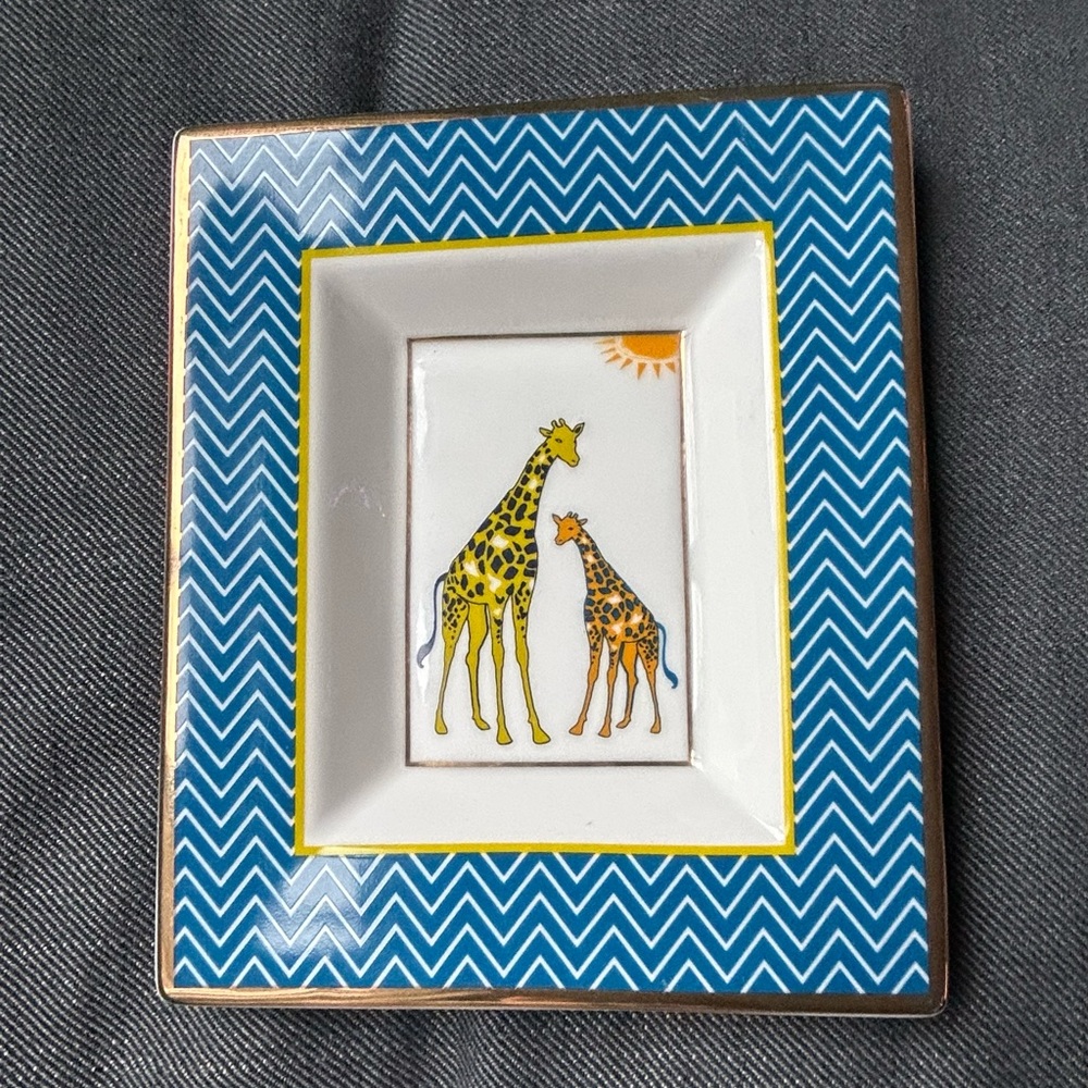 C Wonder giraffe, porcelain trinket dish. New!